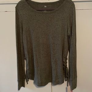 Super soft long sleeve T-shirt with side details.